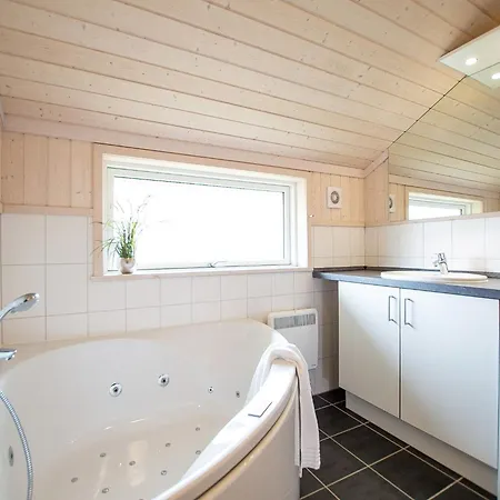 Helles Baltisches Zuhause Fuer 8 Personen